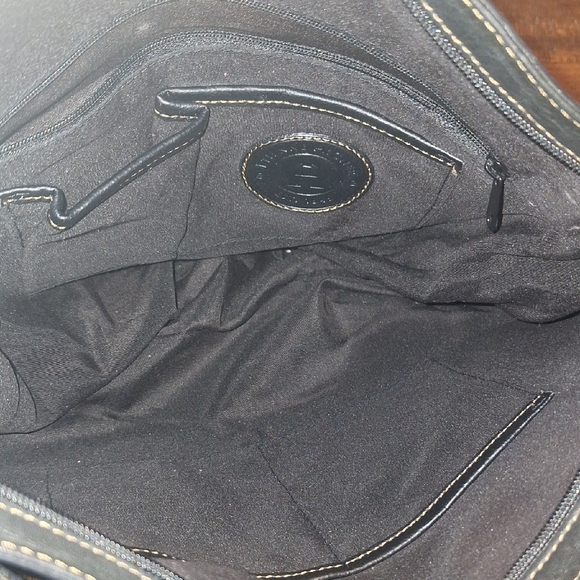 Elegant Black Leather Shoulder Bag - Picture 12 of 12